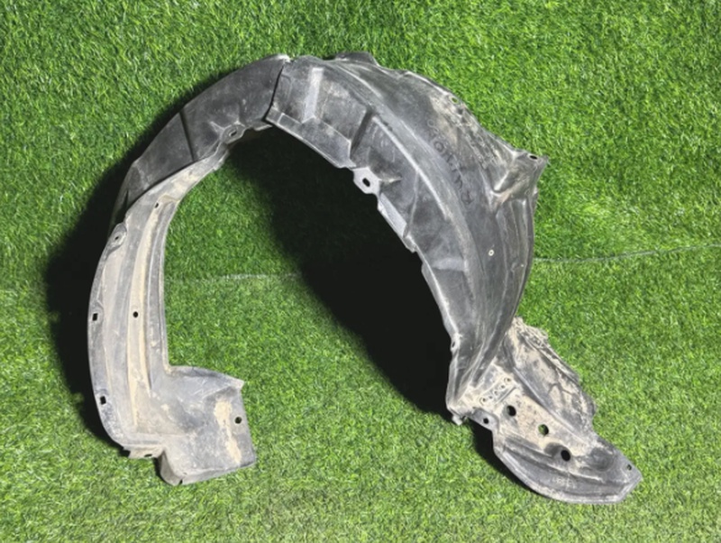 Подкрылок Toyota Rumion 2008-2012г, передний правый